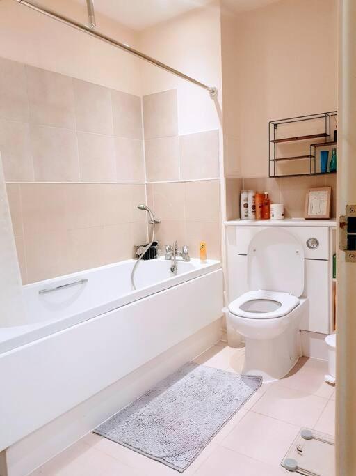Central Spacious And Secure With A Double Bed Edgware Eksteriør billede