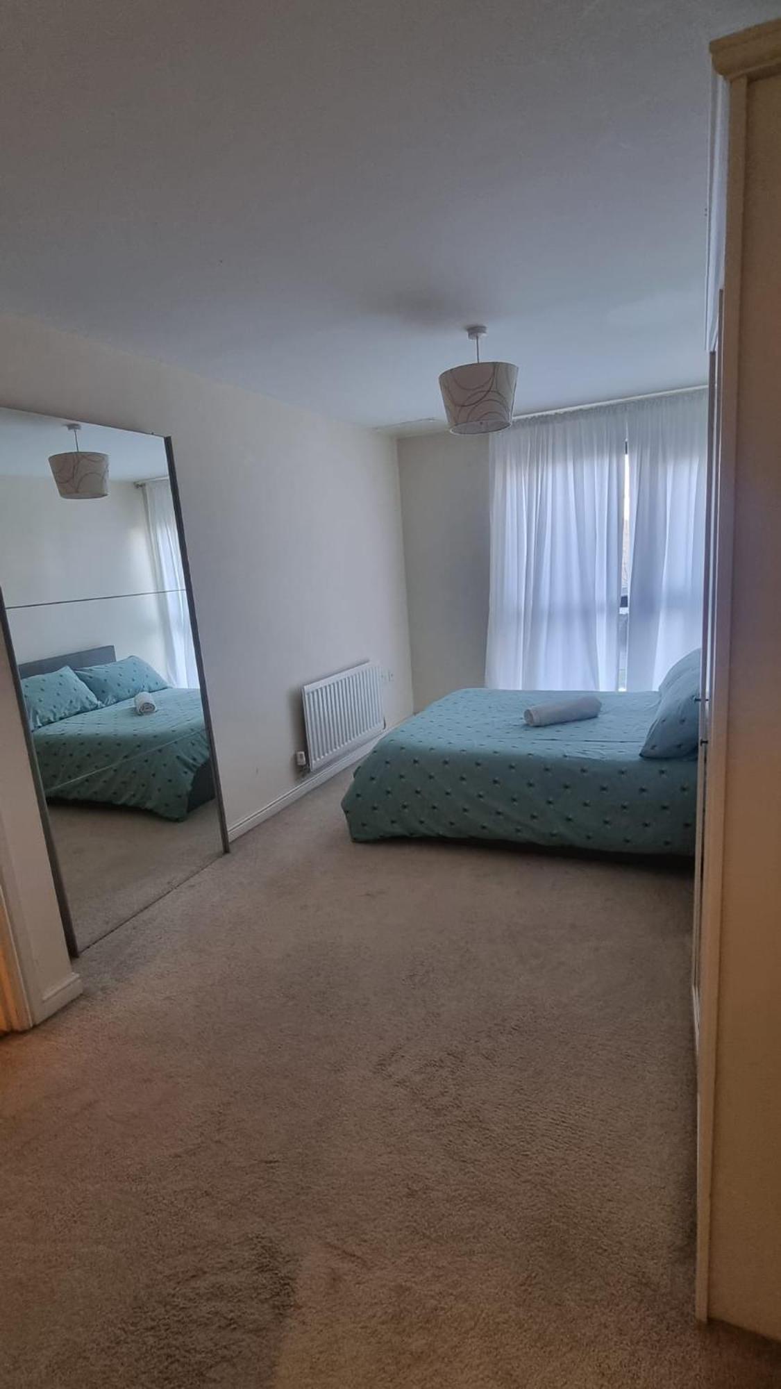 Central Spacious And Secure With A Double Bed Edgware Eksteriør billede
